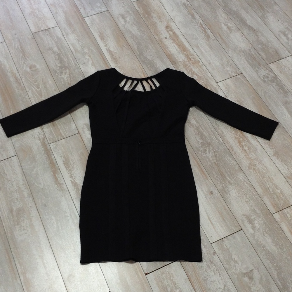 Black bodycon dress
